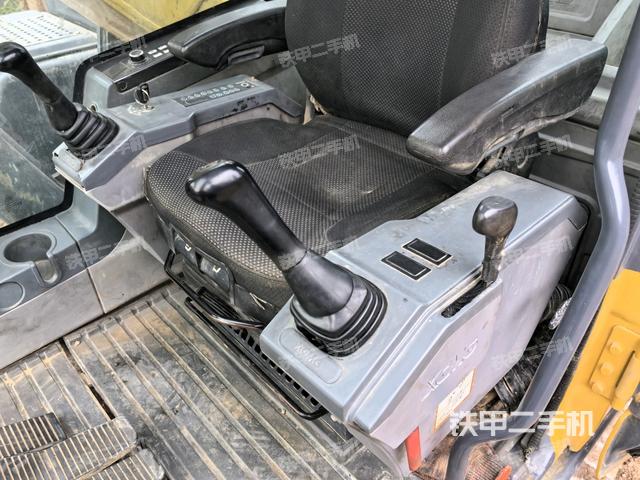 座椅右側(cè)控制臺(tái)/鑰匙門/油門/含右手柄（駕駛室部分）