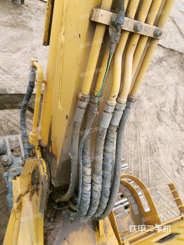 大臂背部俯視(工作和回轉(zhuǎn)裝置) 大臂背部俯視(工作和回轉(zhuǎn)裝置)