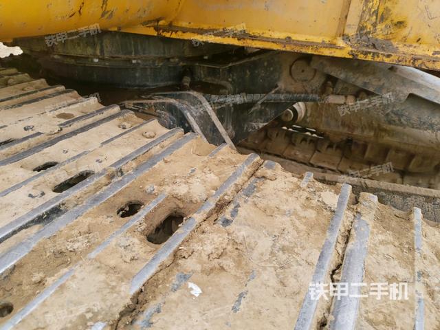 轉(zhuǎn)盤和下車架正前(工作和回轉(zhuǎn)裝置) 轉(zhuǎn)盤和下車架正前(工作和回轉(zhuǎn)裝置)