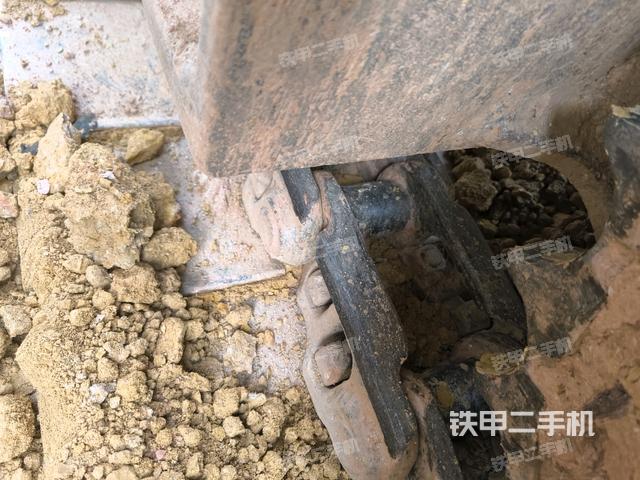 三一重工SY215C挖掘机的设备实拍-第3张实拍照片