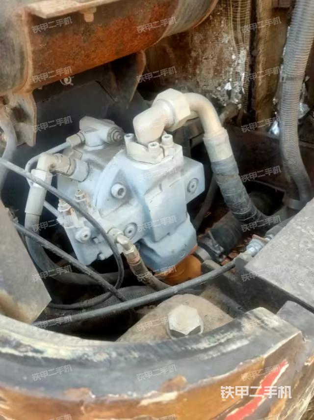 液壓泵艙室正面整體(整機(jī)外觀) 液壓泵艙室正面整體(整機(jī)外觀)