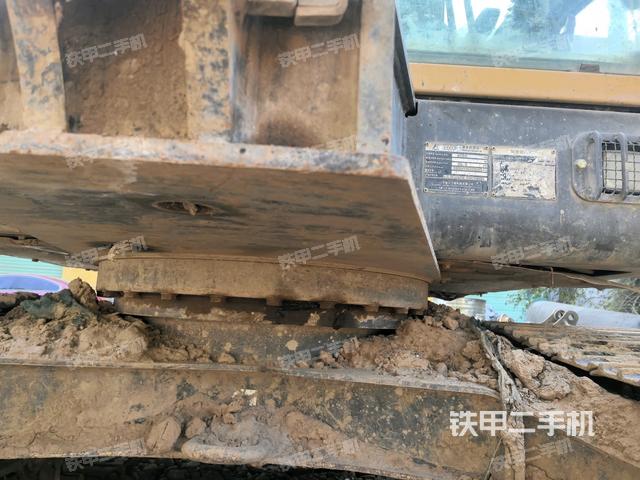 轉盤和下車架正前(工作和回轉裝置) 轉盤和下車架正前(工作和回轉裝置)