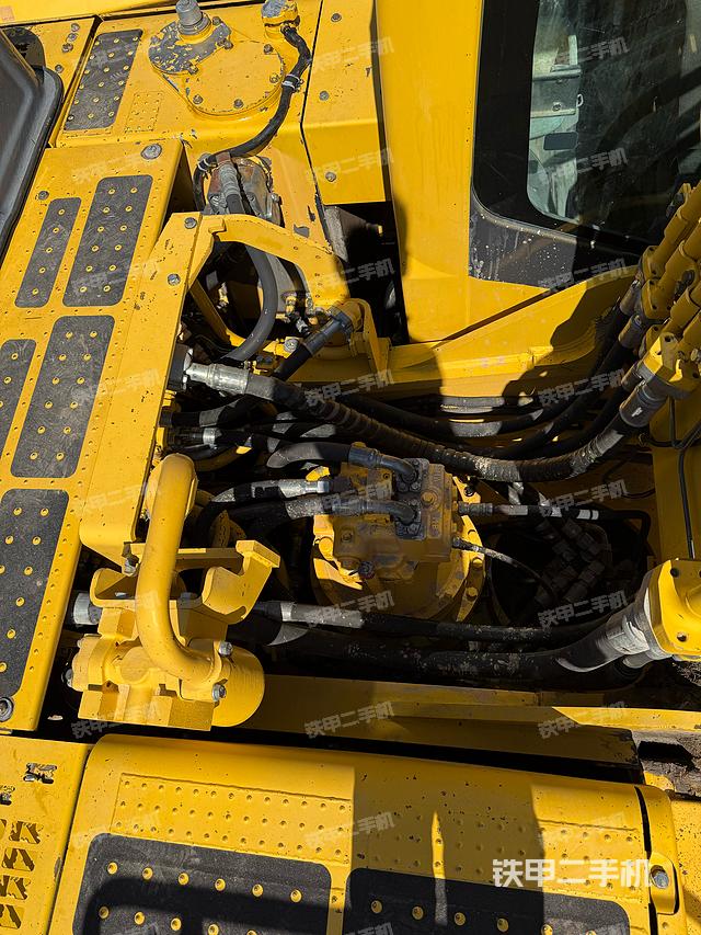 回轉馬達和主控閥（整機外觀）