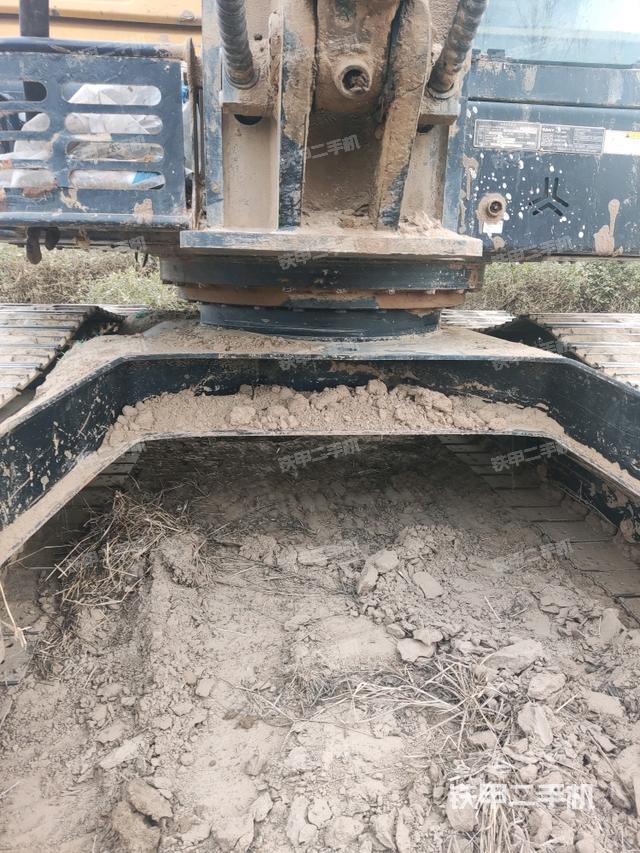 轉(zhuǎn)盤和下車架正前（工作和回轉(zhuǎn)裝置）