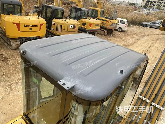 駕駛室頂部(整機外觀) 駕駛室頂部(整機外觀)