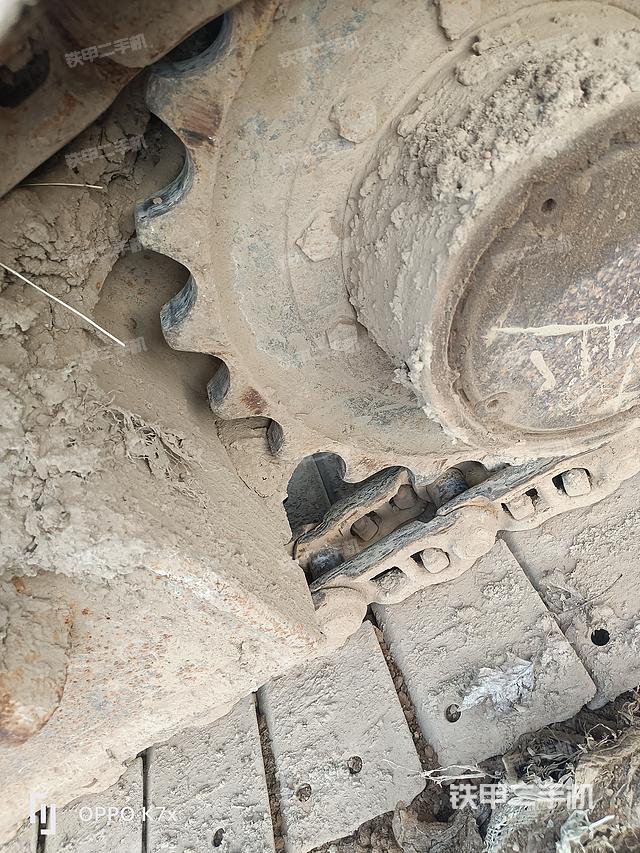 單側(cè)履帶整體(整機(jī)外觀) 單側(cè)履帶整體(整機(jī)外觀)
