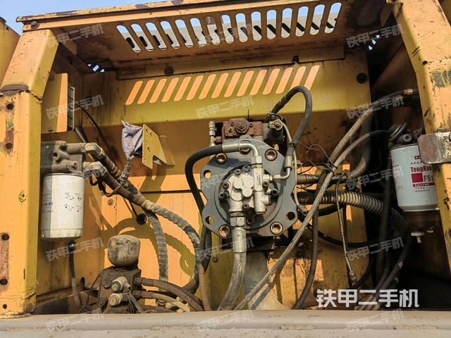 散熱器正面(大件艙室) 散熱器正面(大件艙室)
