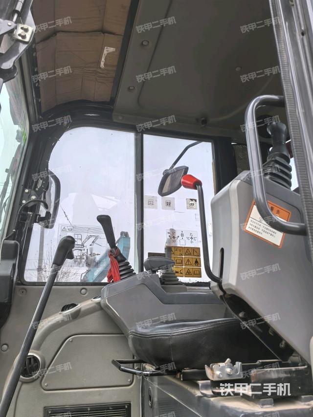 駕駛室頂部（整機(jī)外觀）