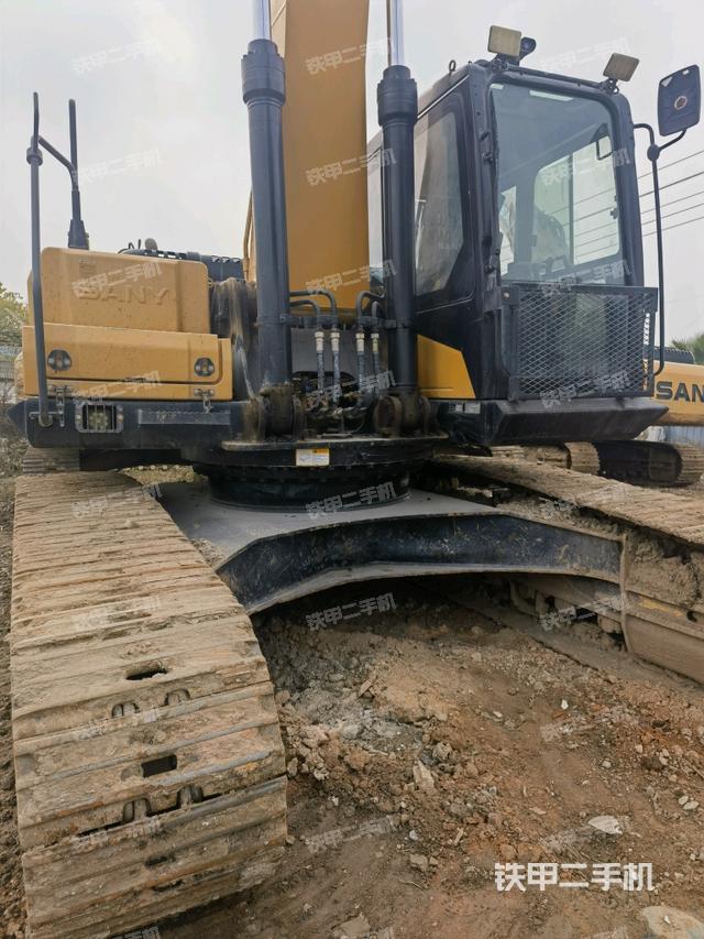 轉盤和下車架正前(工作和回轉裝置) 轉盤和下車架正前(工作和回轉裝置)