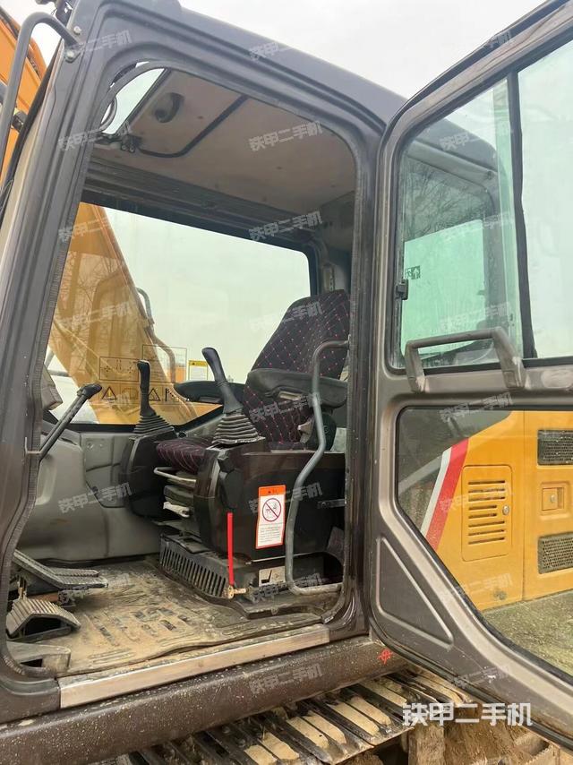 駕駛室整體（整機外觀）