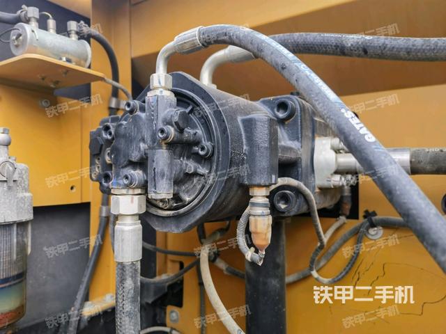 液壓泵斜45?左(大件艙室) 液壓泵斜45?左(大件艙室)