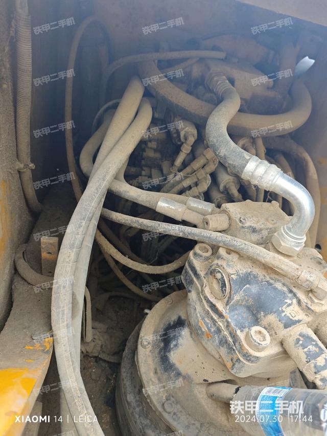 回轉(zhuǎn)馬達(dá)和主控閥（整機(jī)外觀）