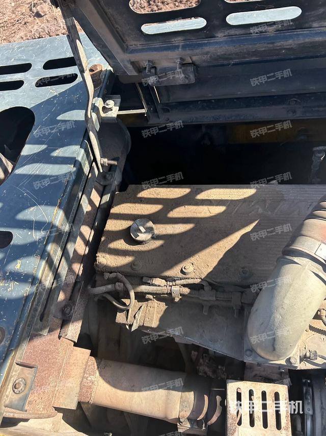 發(fā)動(dòng)機(jī)室（上車部件）