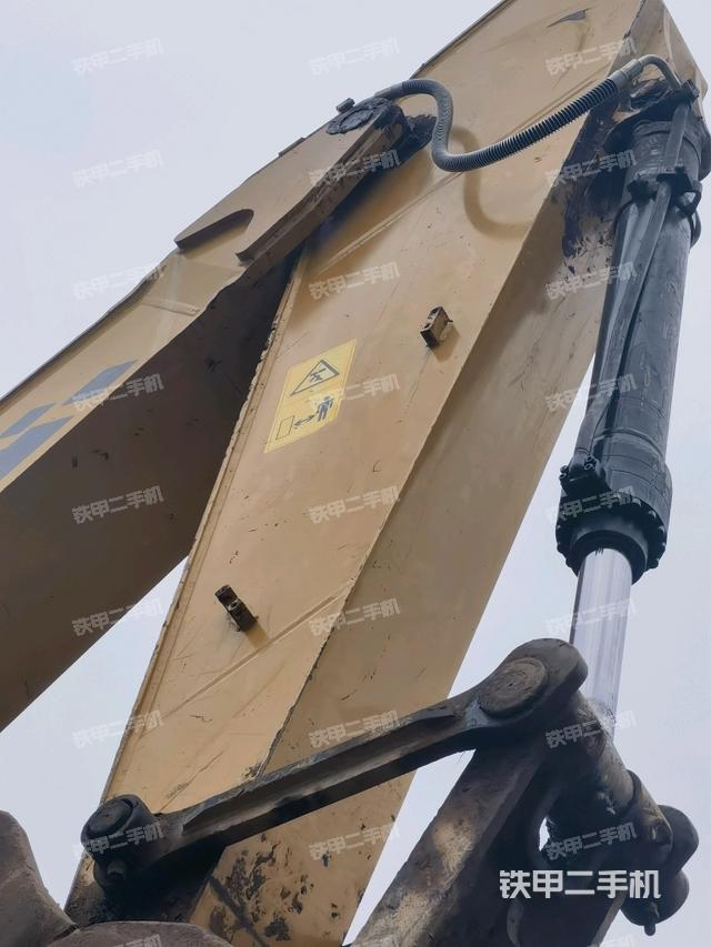 大臂油缸整體?豎拍(工作和回轉裝置) 大臂油缸整體?豎拍(工作和回轉裝置)