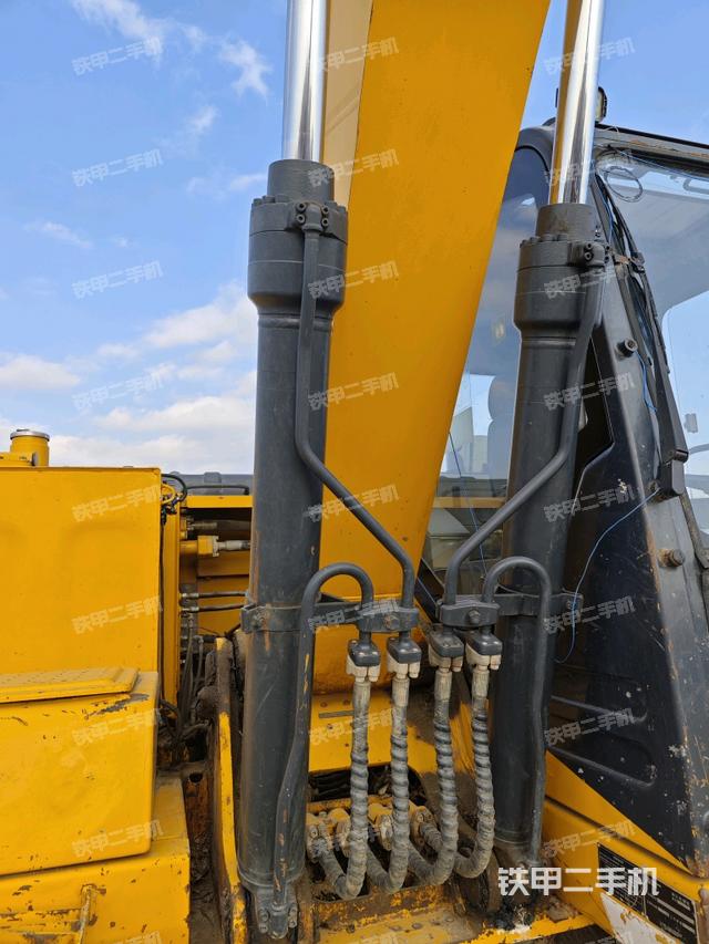 大臂油缸整體?豎拍（工作和回轉(zhuǎn)裝置）