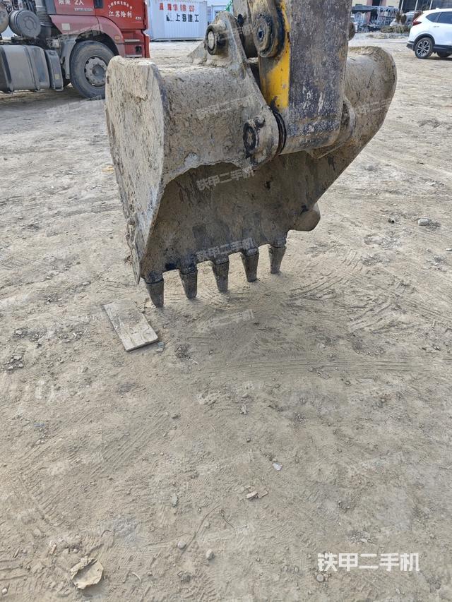 鏟斗右后整體（工作和回轉(zhuǎn)裝置）