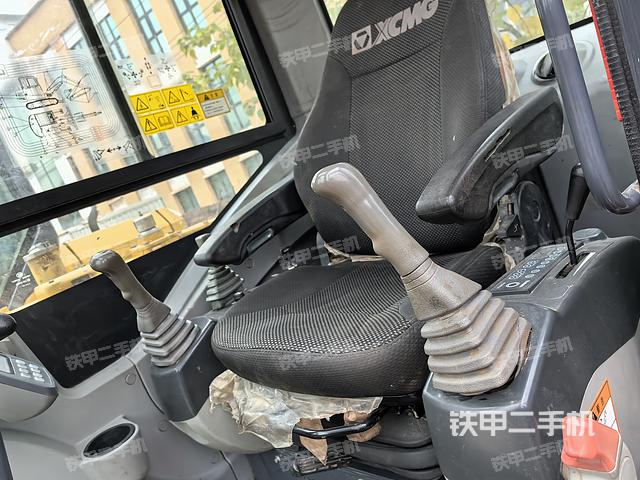 駕駛室整體(整機外觀) 駕駛室整體(整機外觀)