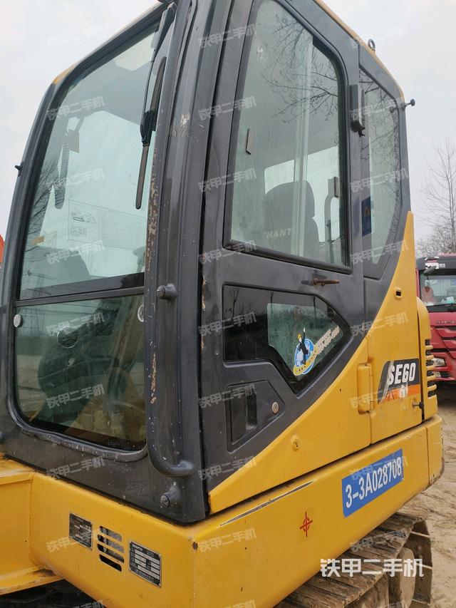 ?駕駛室正側(cè)(駕駛室部分) ?駕駛室正側(cè)(駕駛室部分)