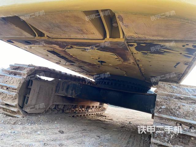 卡特彼勒新一代CAT®336 液压挖掘机的设备实拍-第11张实拍照片