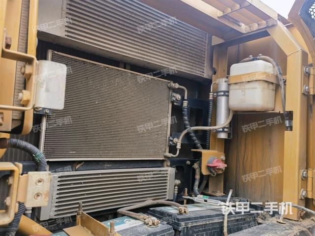 散熱器正面(大件艙室) 散熱器正面(大件艙室)