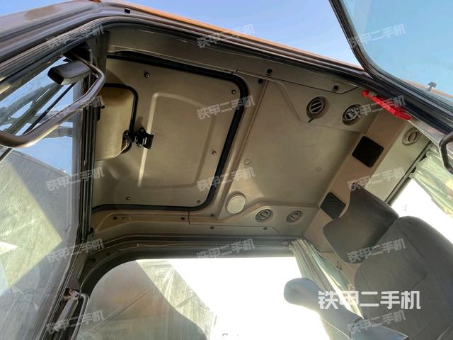 駕駛室頂部（整機外觀）