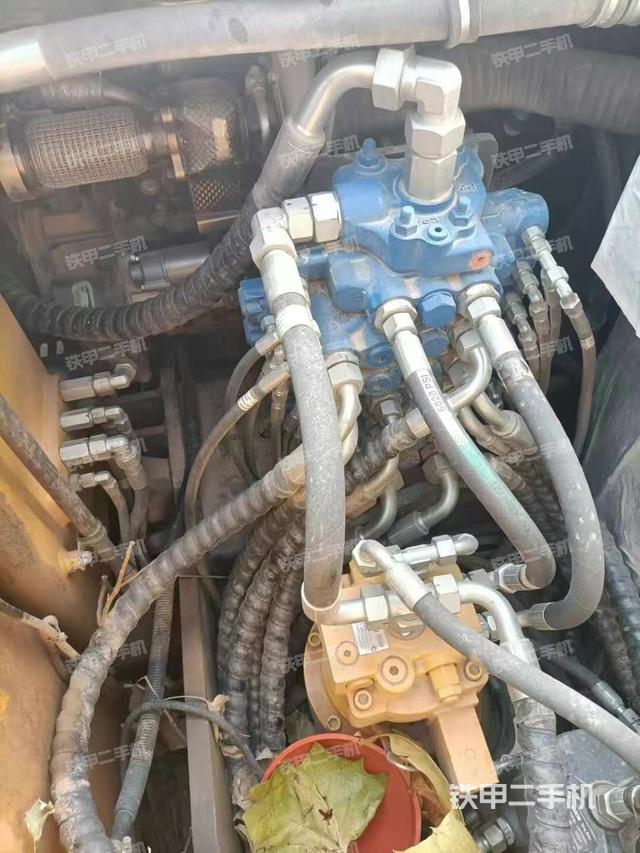 回轉馬達和主控閥（整機外觀）