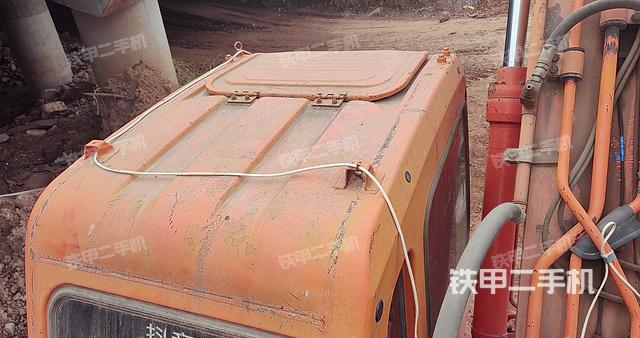 驾驶室顶部（整机外观）