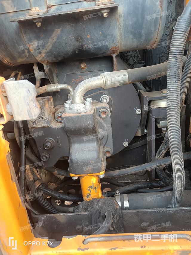 液壓泵艙室正面整體(整機(jī)外觀) 液壓泵艙室正面整體(整機(jī)外觀)