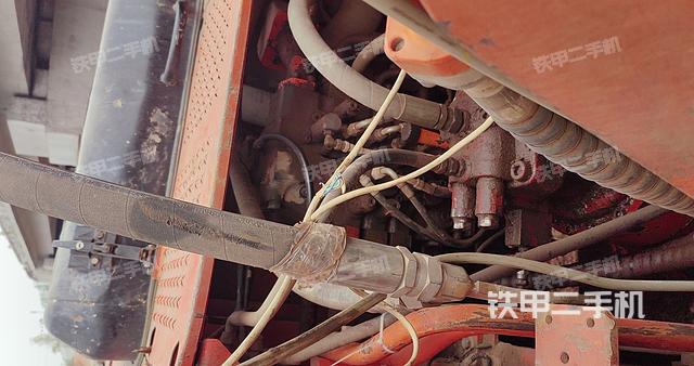 回转马达和主控阀（整机外观）