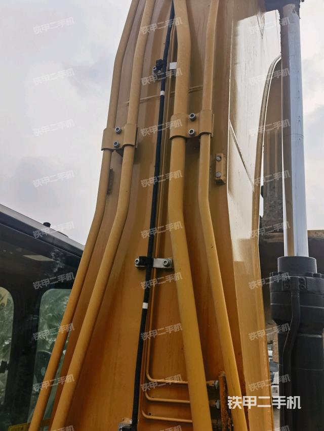 大臂背部俯視(工作和回轉(zhuǎn)裝置) 大臂背部俯視(工作和回轉(zhuǎn)裝置)