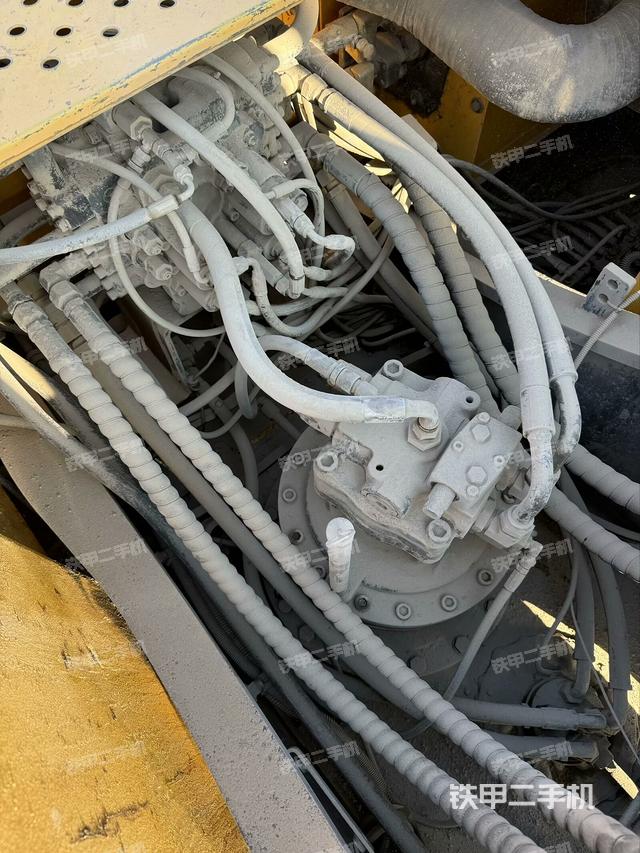 回轉(zhuǎn)馬達和主控閥（整機外觀）