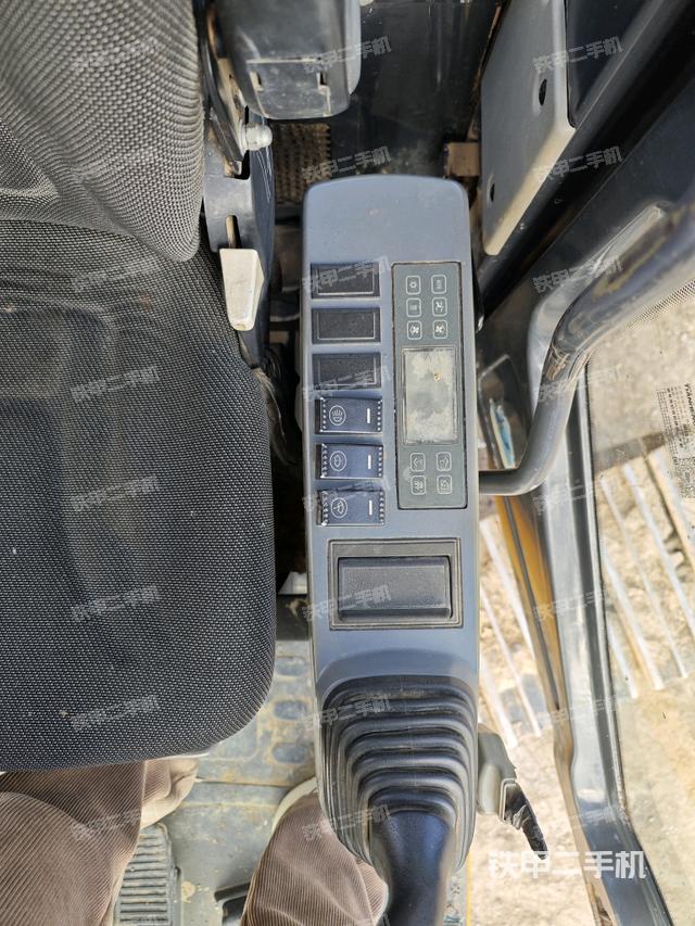 座椅左側(cè)控制臺(tái)/音響/含左手柄（駕駛室部分）