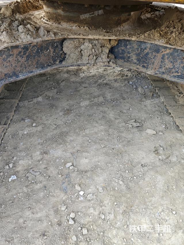 轉(zhuǎn)盤和下車架正前（工作和回轉(zhuǎn)裝置）