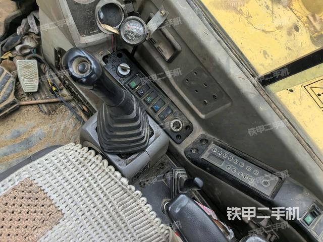 座椅左側(cè)控制臺(tái)/音響/含左手柄(駕駛室部分) 座椅左側(cè)控制臺(tái)/音響/含左手柄(駕駛室部分)