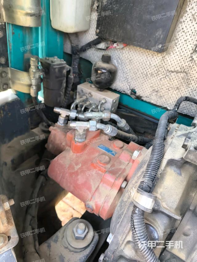 液壓泵艙室正面整體（整機(jī)外觀）