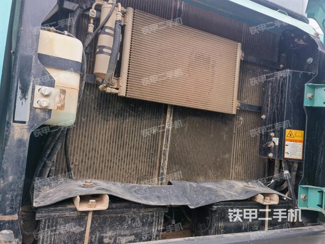 散熱器正面(大件艙室) 散熱器正面(大件艙室)