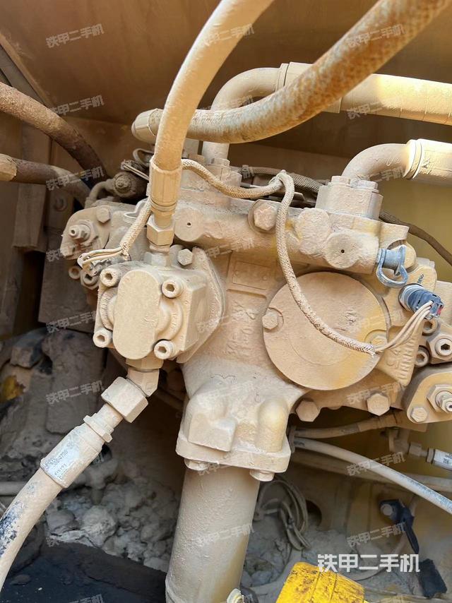 液壓泵艙室正面整體（整機(jī)外觀）