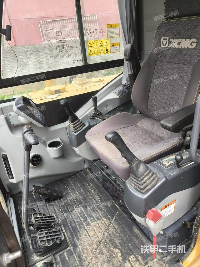 駕駛室整體（整機(jī)外觀）