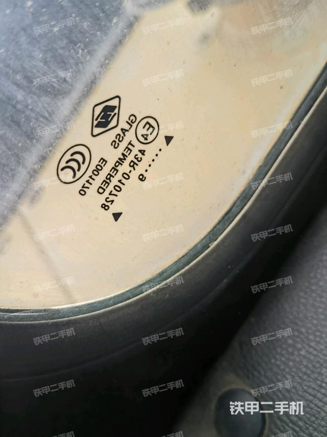 后窗玻璃角標(駕駛室部分) 后窗玻璃角標(駕駛室部分)