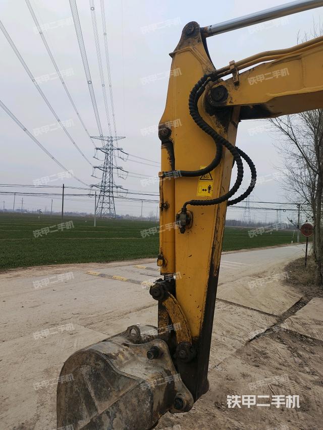 鏟斗右后整體(工作和回轉(zhuǎn)裝置) 鏟斗右后整體(工作和回轉(zhuǎn)裝置)