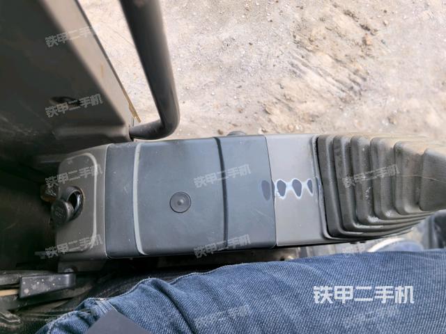 座椅左側(cè)控制臺/音響/含左手柄(駕駛室部分) 座椅左側(cè)控制臺/音響/含左手柄(駕駛室部分)