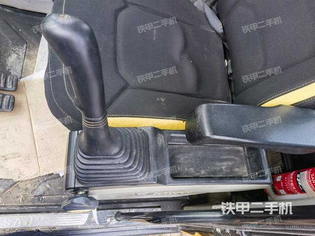 座椅左側(cè)控制臺(tái)/音響/含左手柄(駕駛室部分) 座椅左側(cè)控制臺(tái)/音響/含左手柄(駕駛室部分)