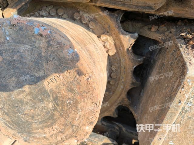 單側(cè)履帶整體(整機外觀) 單側(cè)履帶整體(整機外觀)