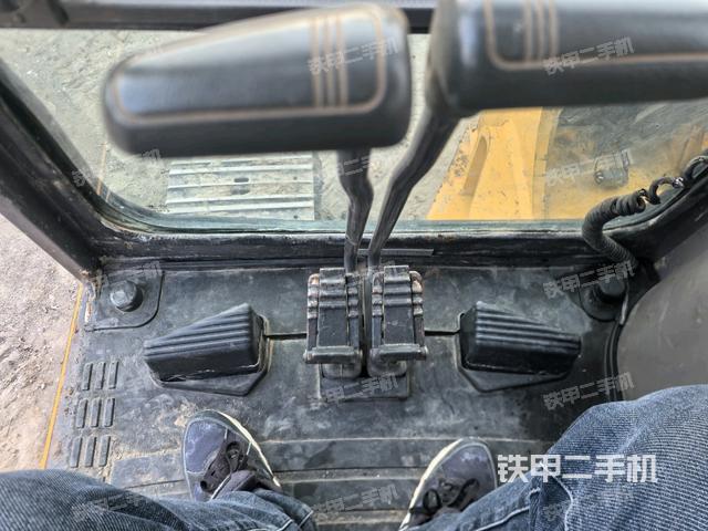 后窗玻璃角標(駕駛室部分) 后窗玻璃角標(駕駛室部分)