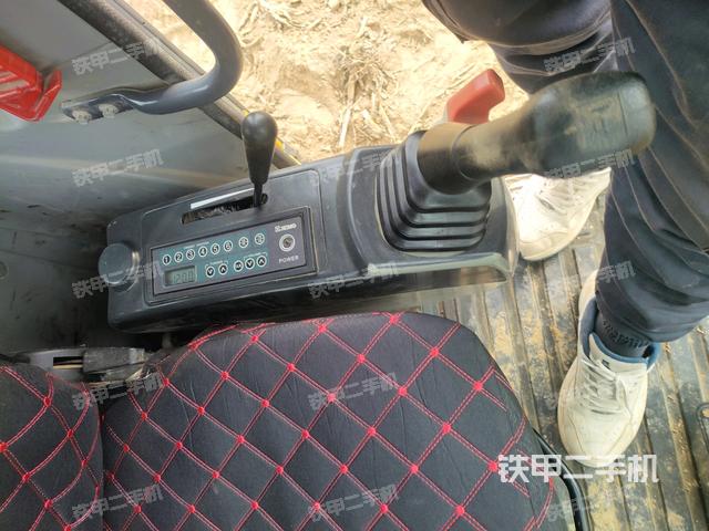 座椅左側(cè)控制臺/音響/含左手柄（駕駛室部分）