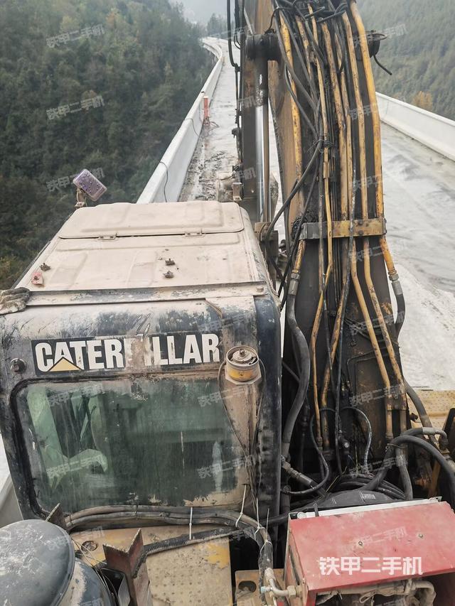 驾驶室顶部（整机外观）