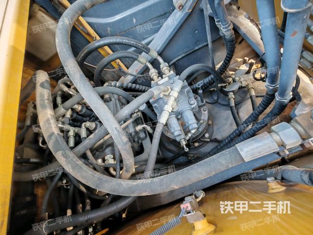 回轉(zhuǎn)馬達(dá)和主控閥（整機(jī)外觀）