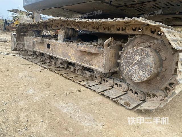 單側(cè)履帶整體(整機外觀) 單側(cè)履帶整體(整機外觀)