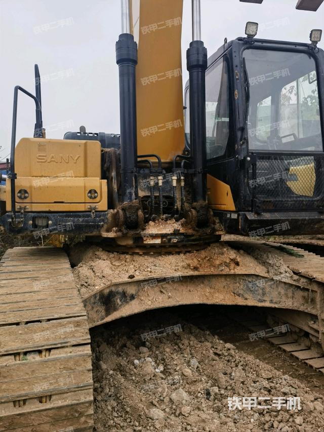 轉盤和下車架正前(工作和回轉裝置) 轉盤和下車架正前(工作和回轉裝置)