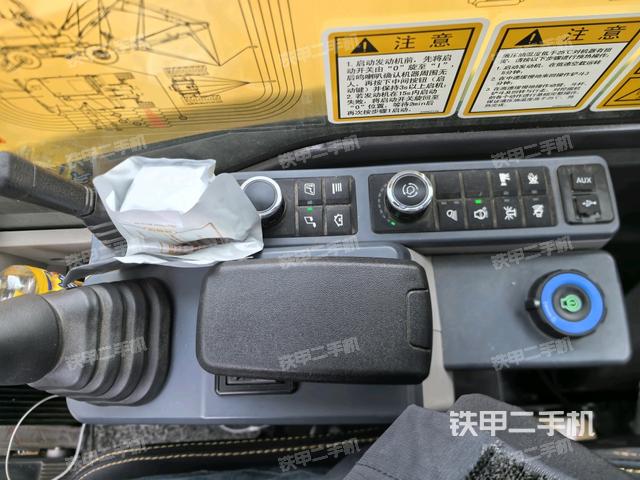 座椅右側(cè)控制臺/鑰匙門/油門/含右手柄(駕駛室部分) 座椅右側(cè)控制臺/鑰匙門/油門/含右手柄(駕駛室部分)